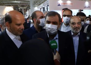 بازدید محسن رضایی معاون اقتصادی ریاست‌جمهوری از نمایشگاه نفت