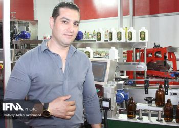 حذف ارز ترجیحی کارگاه های تولیدی را تعطیل کرد