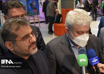 حضور وزیر ارشاد و معاون علمی وفناوری رئیس جمهور درنمایشگاه ایران ساخت