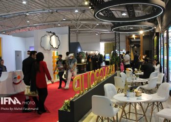 چهار سال است که درآمدزایی نداریم