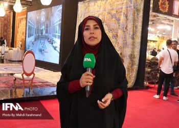 فرش های دستبافت زیباست اما قدرت خرید مردم پایین است