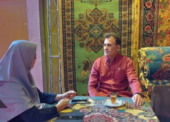 اگر بافنده ها نباشند محال است که بتوانیم کار خود را پیش ببریم