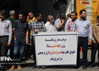 اعتراض مرغداران در نمایشگاه دام و طیور