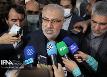 صنایع پتروشیمی نقش مهم در ارزآوری برای کشور دارد