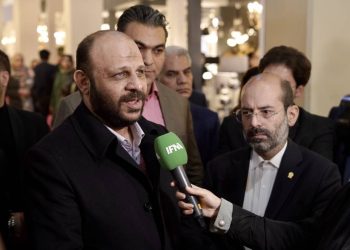 معاون وزیر کار در بازدید از نمایشگاه لوستر بیان کرد؛ اختصاص ۲۵ درصد از تسهیلات تکلیفی دولت به توسعه تعاونی ها