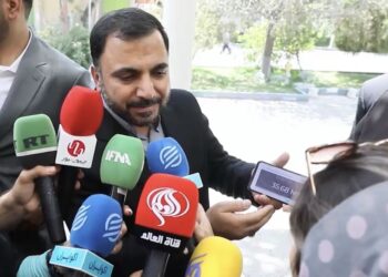 وزیر ارتباطات خطاب به خبرنگار:  این داده را از کجا آوردید؟ «اسپیدتست» مرجع من نیست