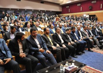 وزیر ارتباطات بدون سخنرانی نمایشگاه الکامپ را افتتاح کرد/ امروز قطع برق دامنگیر وزرا شد