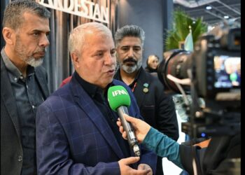 علی پروین در گفتگو با ایفنا: از همین الان به شما میگم پرسپولیس قهرمانه