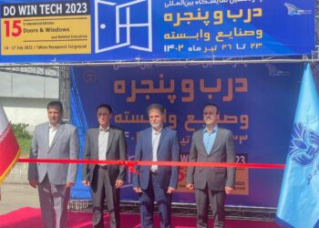 گزارش تصویری از افتتاح نمایشگاه درب و پنجره