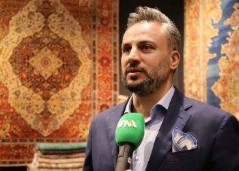 فرش آنتیک را به فرش عرسین تجربه کنید