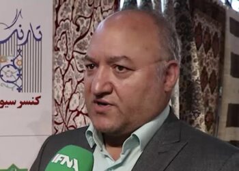 تارنگ با فرش هایی از همه رنگ