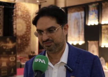 مدیرعامل برند قنبری نیا: ما بدون بافندگان فرش دستباف هیچ هستیم