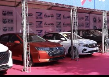 خودروهای وارداتی، تحویل وزیر صمت شد