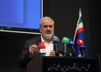 امروز تخلف کردم تا در جمع شما باشم