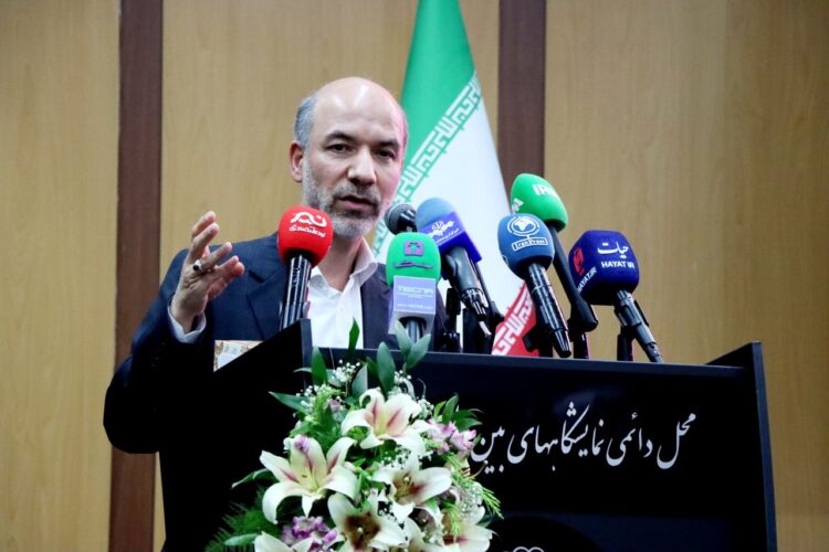 وزیر نیرو در نمایشگاه صنعت برق