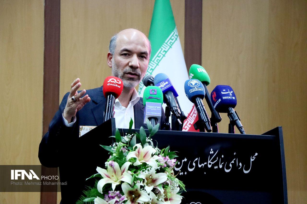 وزیر نیرو در نمایشگاه صنعت برق