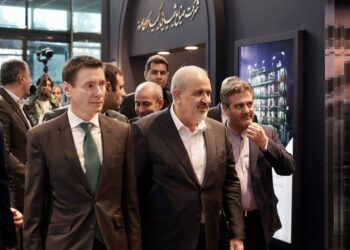 نمایشگاه رنگ و رزین