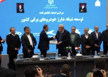 بازدید وزیر صمت از اتواکسپو تهران