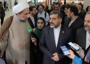 خارجی ها در نمایشگاه کتاب