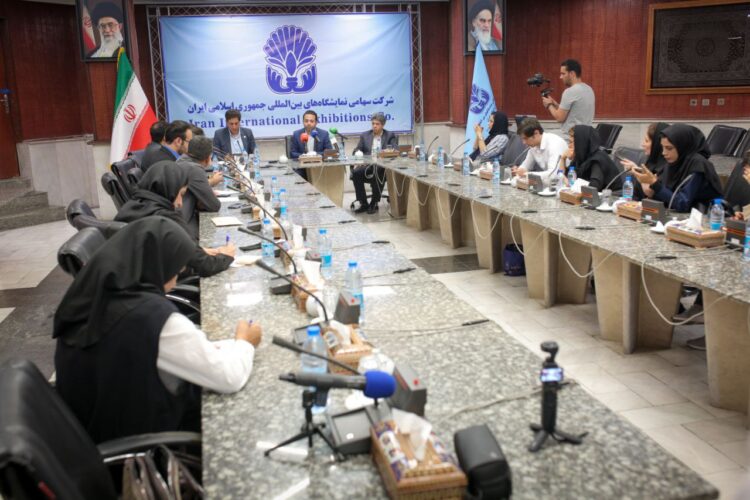 نمایشگاه در و پنجره