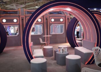 آلبوم عکس از نمایشگاه در و پنجره