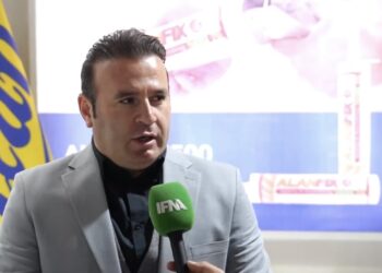 ما همه چی رو بهم میچسبونیم