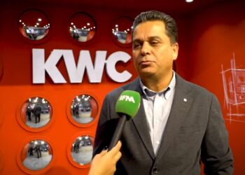 کی دبلیو سی ماندگار در خانه