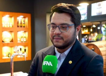 باهم، دور هم از سال 1345 با بهنوش ایران