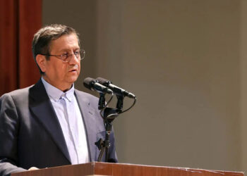 وزیر اقتصاد: باید اعتماد مردم به بورس را برگردانیم