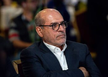 رئیس اتاق بازرگانی تهران:برق صنعت را قطع می‌کنند، گازوئیل هم نمی‌دهند