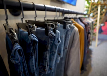 گفتگوی برخی ایرانی ها؛ فقط برند خارجی می‌پوشم برند ایرانی اصلا