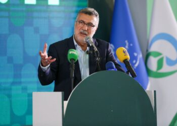 وزیر بهداشت در افتتاح نمایشگاه ایرانفارما؛ ورود حجمی برابر با ۱۰ همت به عرصه دارویی کشور