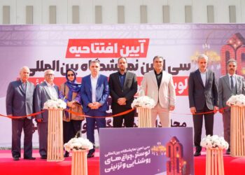 چراغ نمایشگاه لوستر در تهران روشن شد