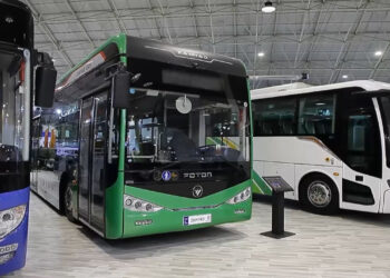 رییس کمیسیون صنایع ومعادن مجلس در نمایشگاه خودرو تبریز: شرکت های خودرو ساز باید خود را به روز کنند