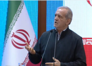 رئیس جمهور در روز ملی صادرات؛برای برداشتن موانع تولید تلاش می کنیم