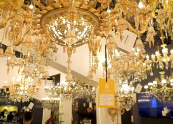 هر شاخه لوستر چند؟