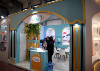 افتتاحیه نمایشگاه رنگ و رزین