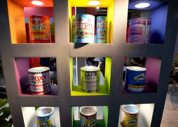 رنگ سفیر رنگ زندگی