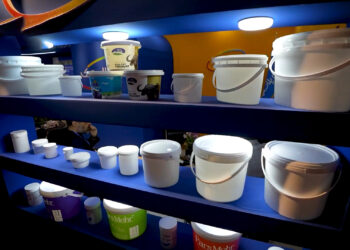 با رنگ های ایرانی دنیا را رنگ می کنیم