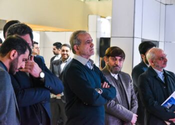 بازدید رییس جمهور از نمایشگاه توانمندیهای صنعت و معدن در شهر آفتاب