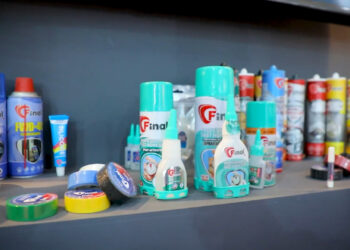 چسب فاینال ۳۵۰ کیلو را می چسباند