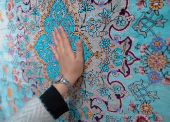 با هر گره اصالت می بافیم