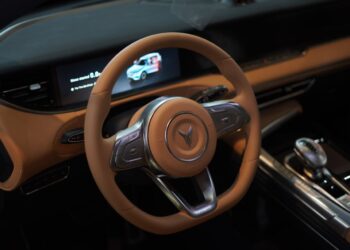 نمایشگاه جذاب خودرو در شهر آفتاب