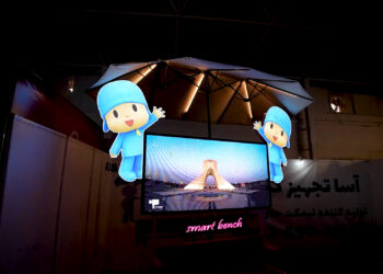 با دلبرتان بر نیمکت اسمارت بنچ بنشینید