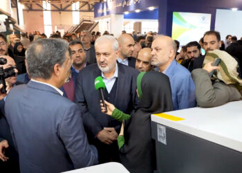 وزیر نیرو در نمایشگاه بین‌المللی انرژی‌های تجدید پذیر