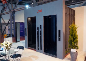 فرض کنید؛برق رفته ودرآسانسور هستید