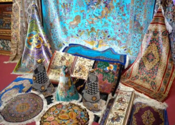 رفوگر جان دوباره به فرش دستباف می دهد