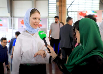 زیبایی دختران روسی با لوازم آرایش