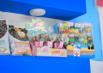 اومدیم نمایشگاه خوراکی بچه ها بشینیم!