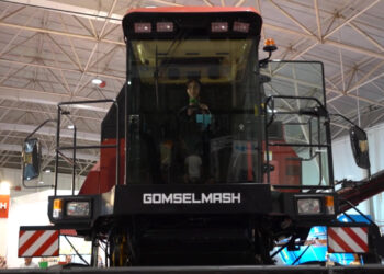 کمباین سواری خبرنگار در شیراز